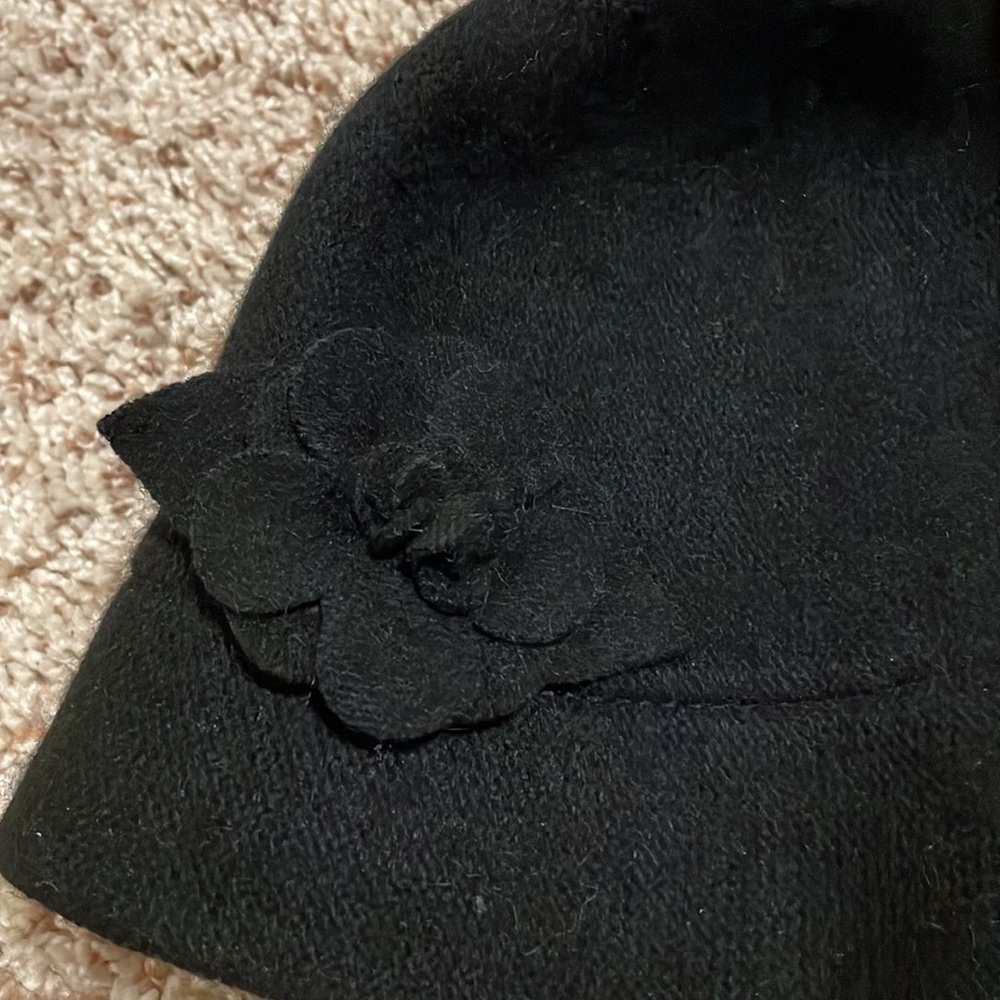 NWOT - Augus T - black winter hat with flower detail